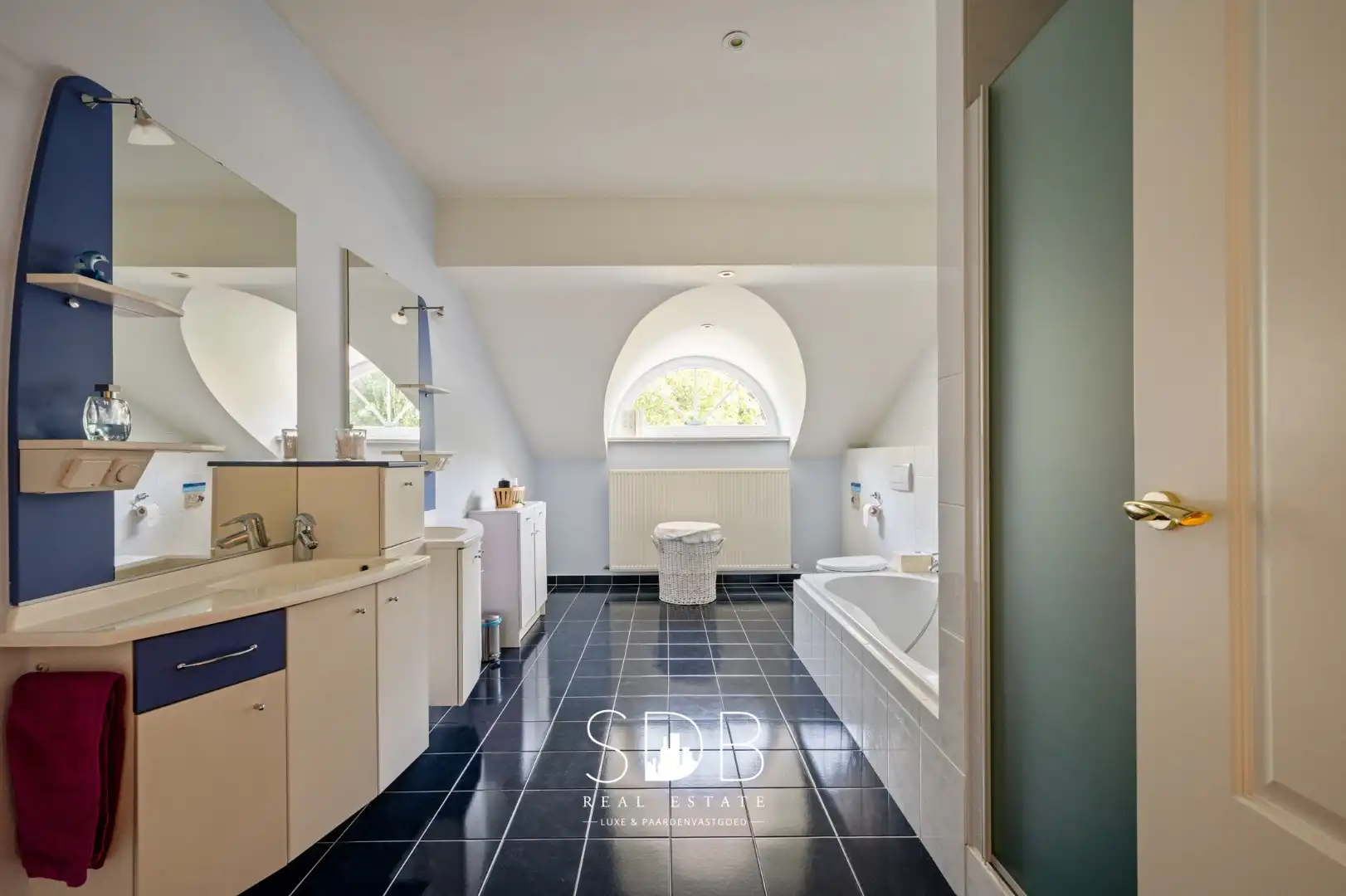 IN OPTIE - Prachtig landhuis met paardenfaciliteiten op 15.804m² foto 24