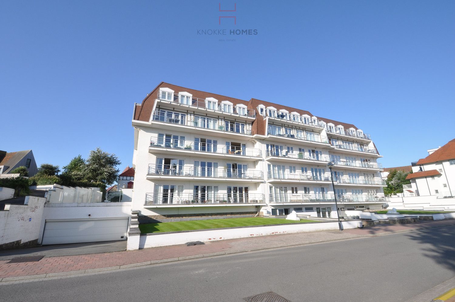 Hoofdfoto van de publicatie: Uitzonderlijk ruim loft-appartement aan het Stubbenpark in Duinbergen