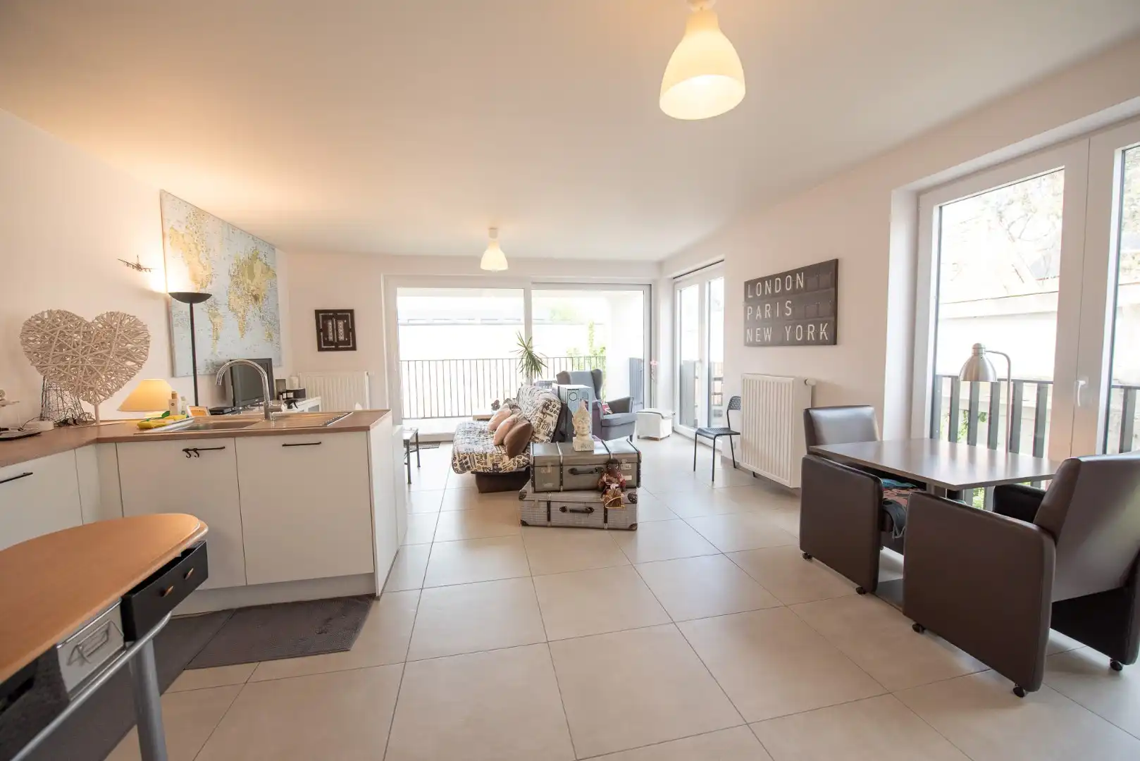 Instapklaar appartement met ruim terras en autostaanplaats in Deerlijk foto 5