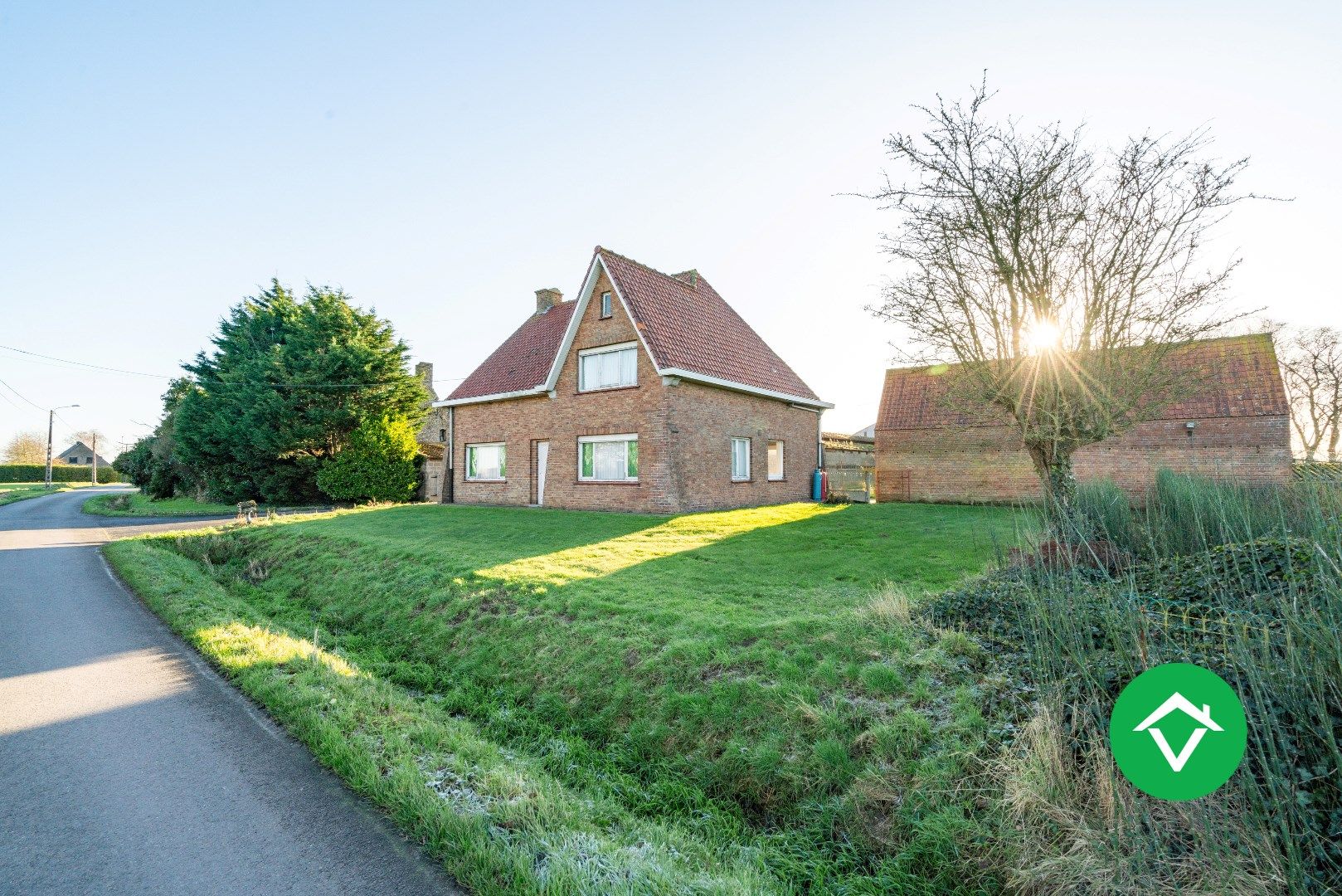 Authentieke hofstede in een landelijke omgeving te Koekelare foto 6