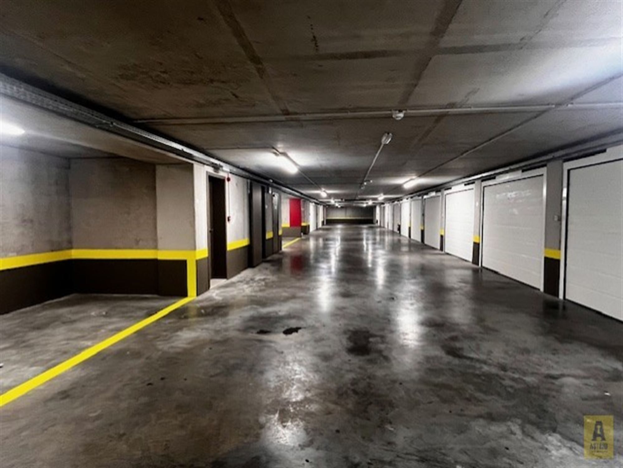 Meerdere ondergrondse parkeerplaatsen te huur in res Europe foto 7