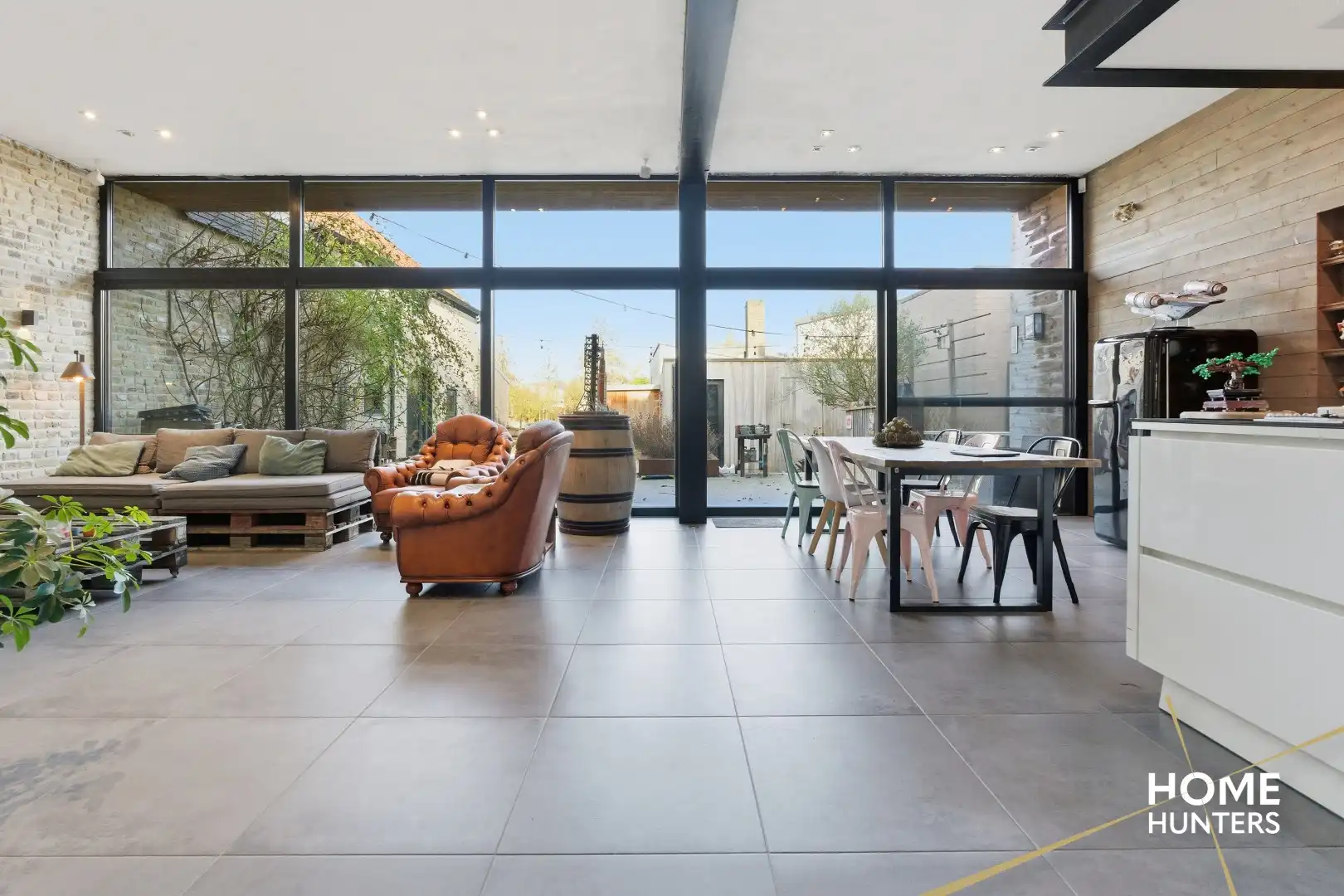 Unieke woning op ruim perceel met 6 slaapkamers in hartje Zarren! foto 4