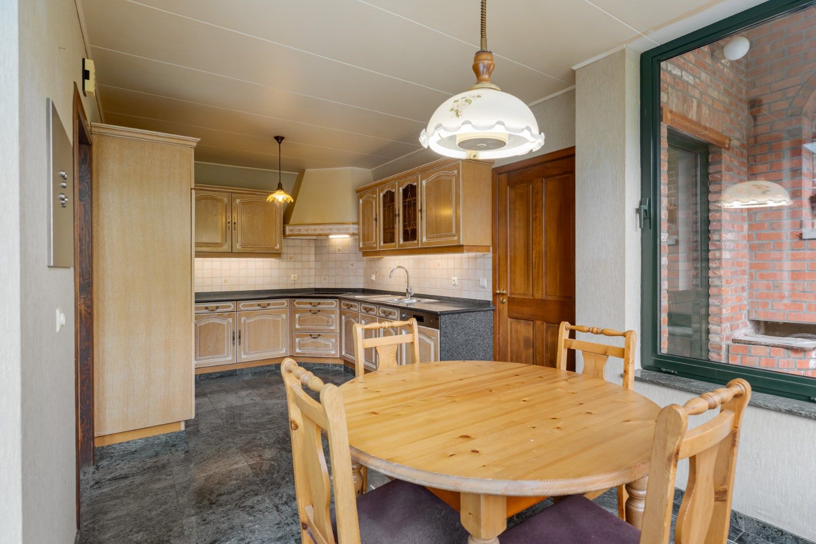 Verzorgde, op te frissen woning met 3 slaapkamers en uitbreidingsmogelijkheden, garage en tuin op 10a, vlak bij het centrum van Hoeselt foto 10