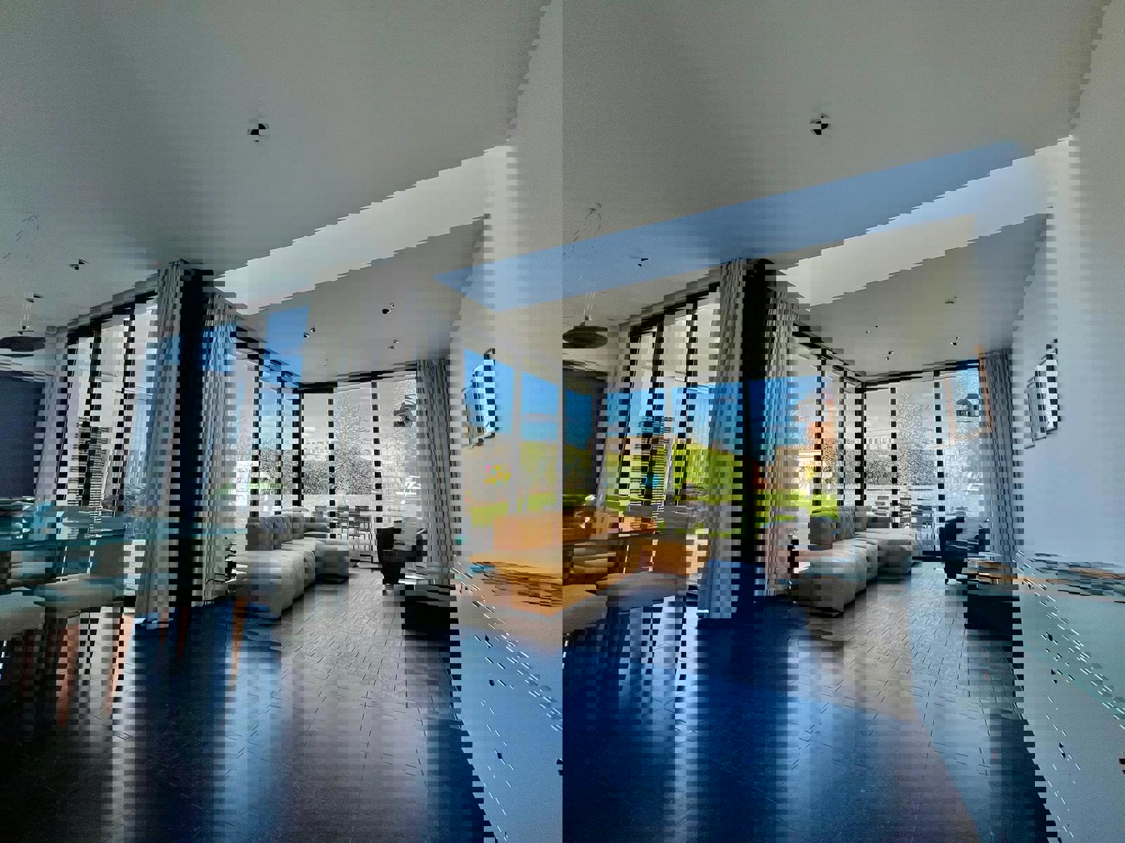 Te huur: modern gemeubeld huis met terras foto 6