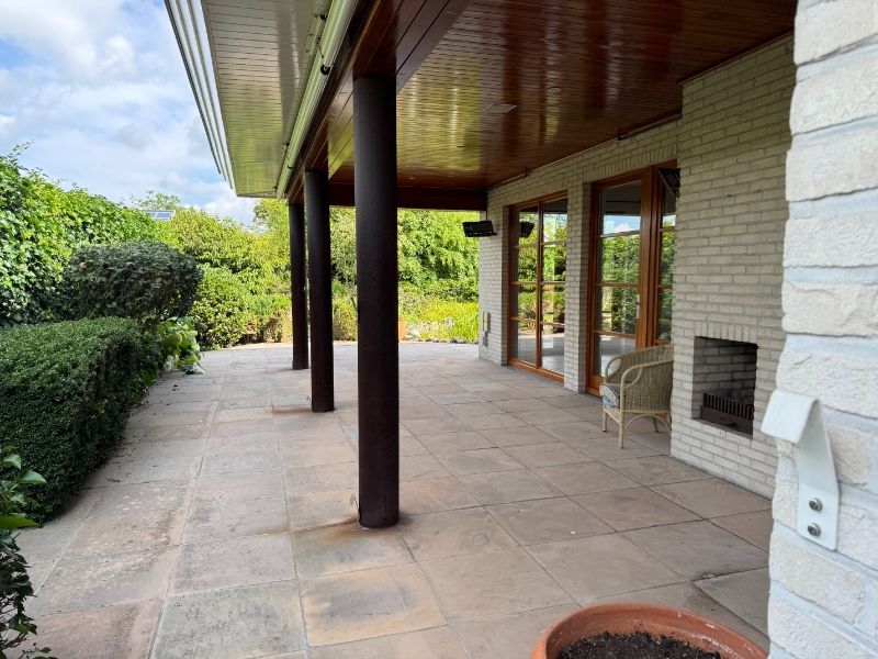 TE HUUR villa in rustige buurt foto 9