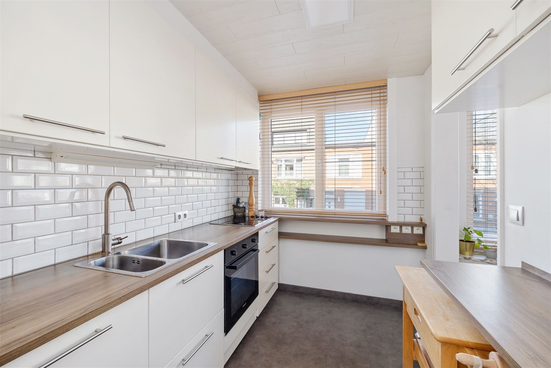 Instapklaar Appartement met Terras en Garage foto 7