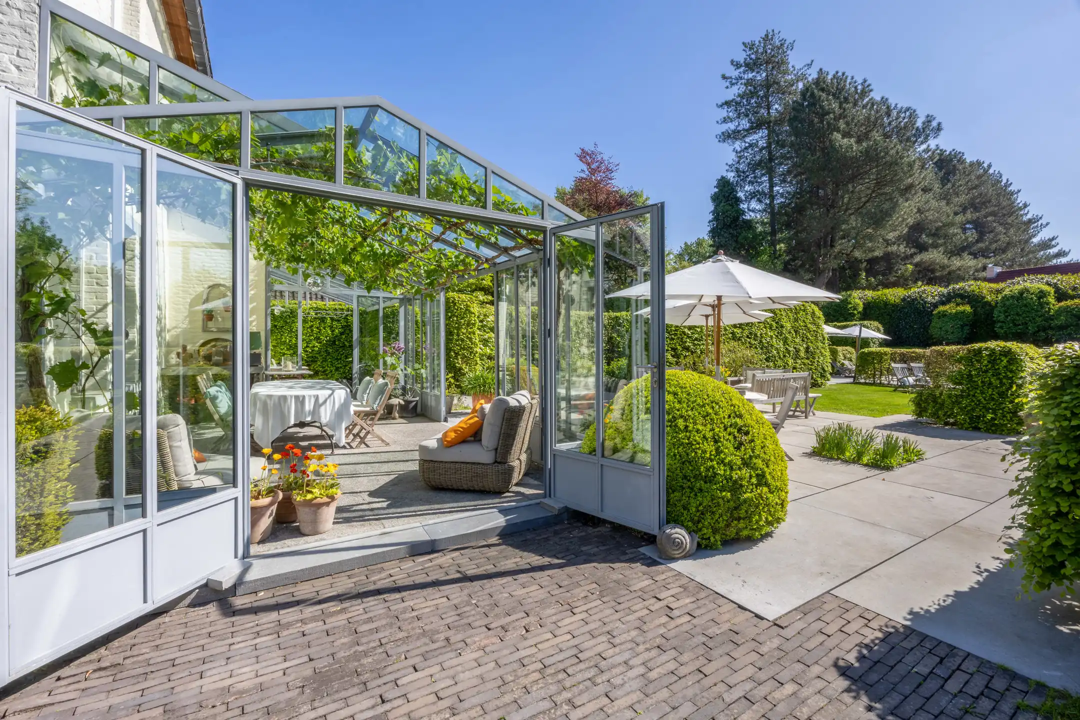 Unieke parel op royaal perceel (3.877 m²) met bouwgrond foto 17