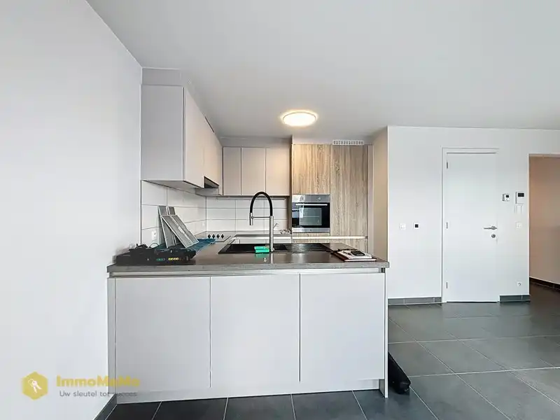 APPARTEMENT MET TERRAS EN GARAGE TE HUUR foto 4