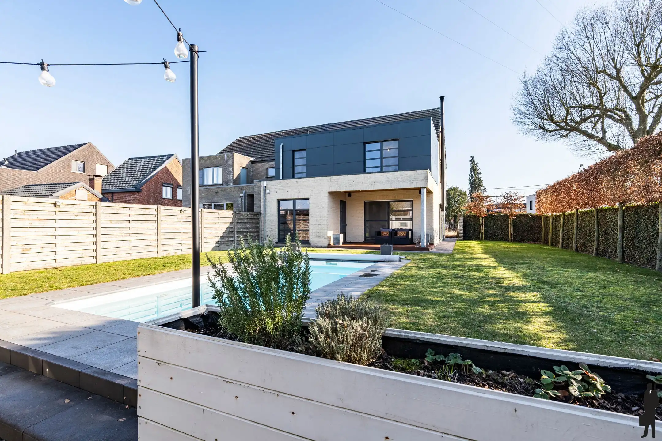 Hoogwaardig afgewerkte, ruime, recente woning met 5 slpk. foto 23