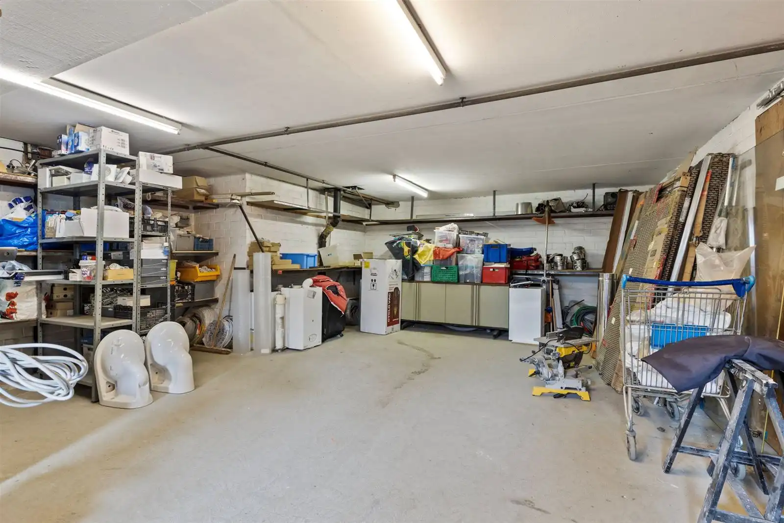 Stockage met bureel en sanitair  foto 20