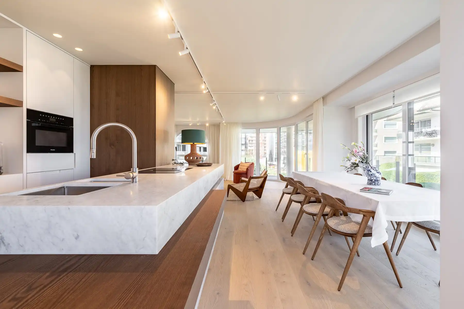 Stijlvol gerenoveerd appartement met zeezicht in het Zoute foto 10