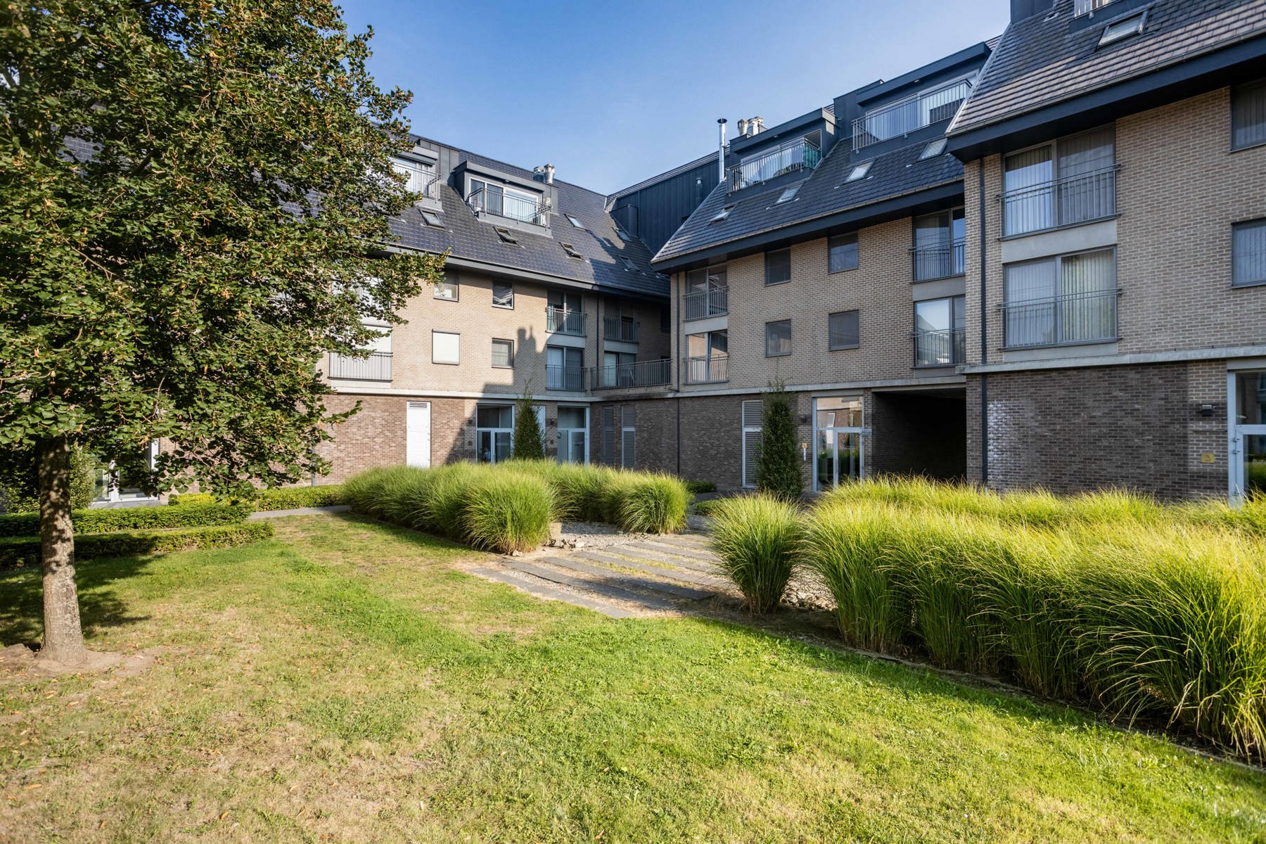 Appartement met ruim terras en autostaanplaats op toplocatie foto 16