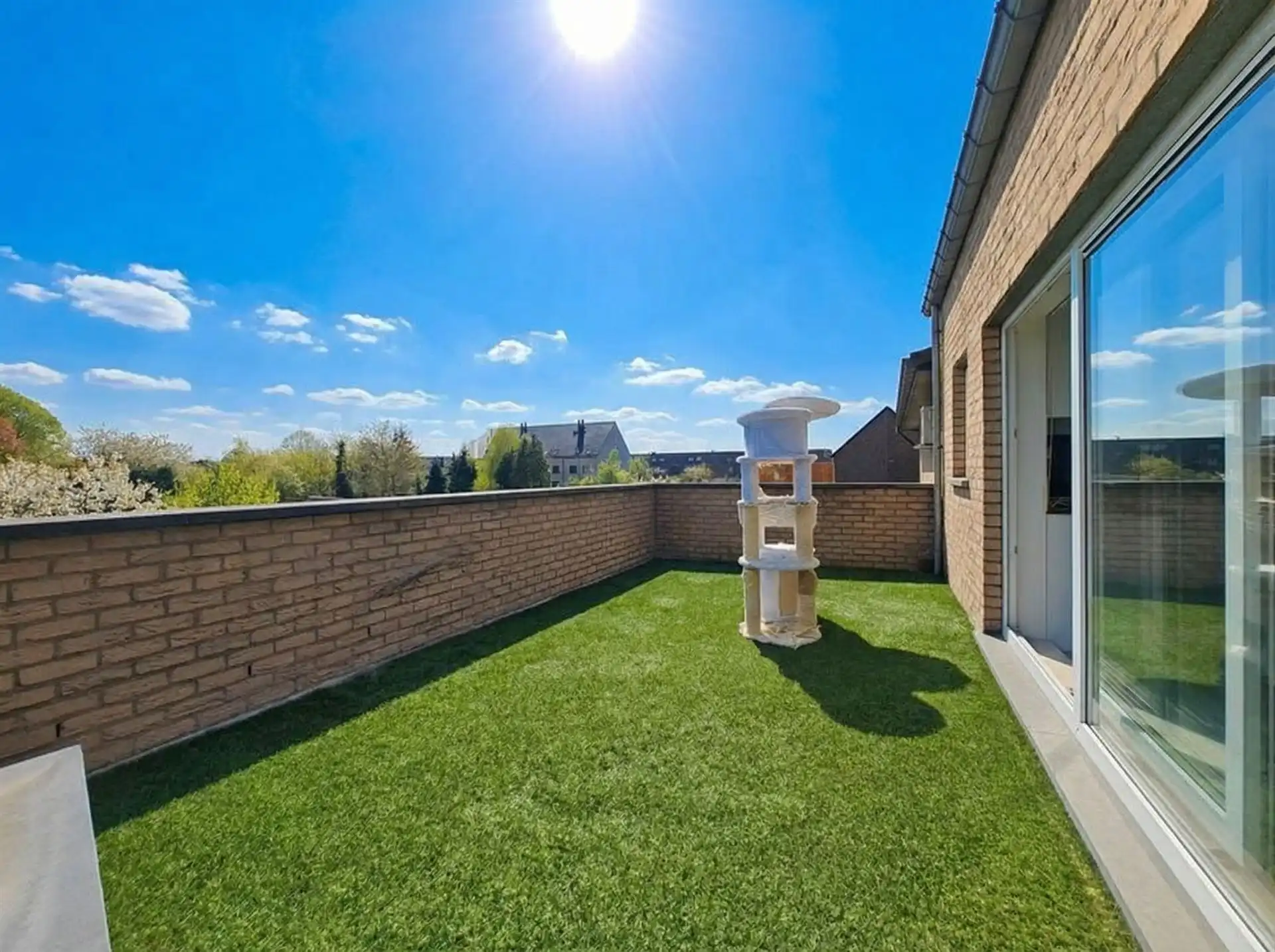 Duplex appartement voorzien van 2 slaapkamers en een aparte garage foto 12