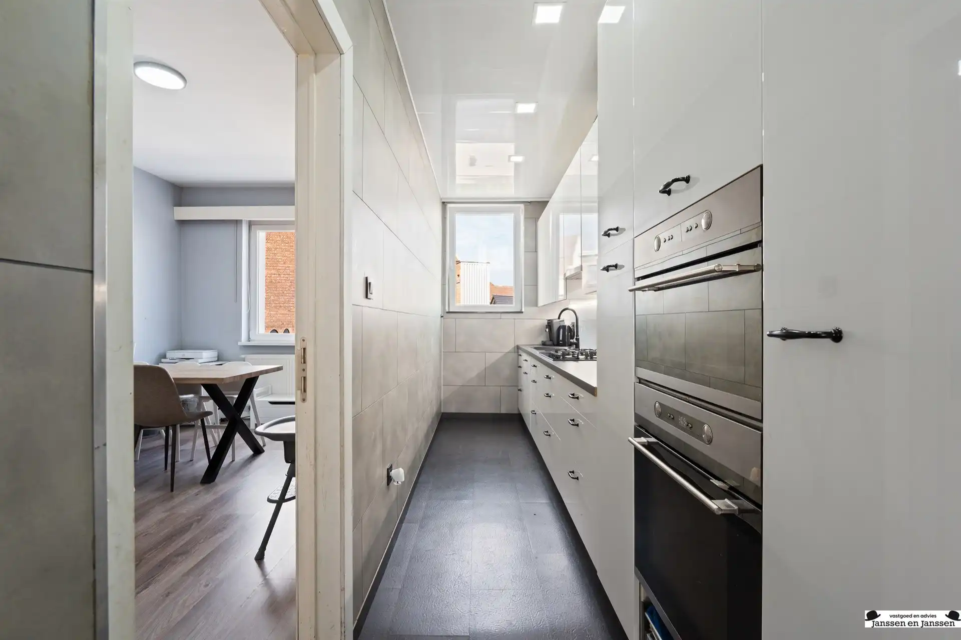 Uitzonderlijk ruime, energetische en gerenoveerde woning! foto 17