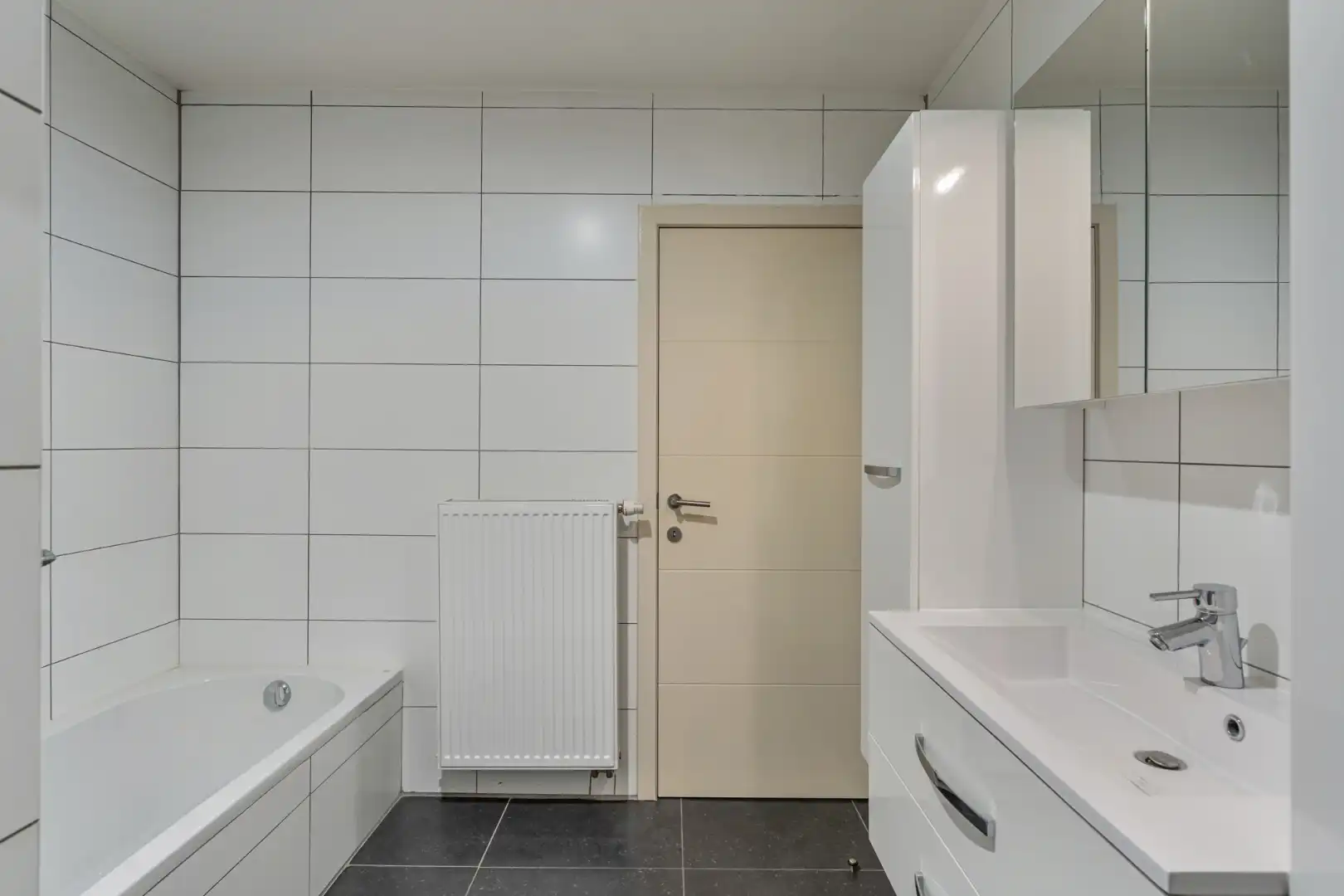 Exclusief penthouse met ruim terras, 2 slpk, extra brede autostaanplaats, centrum Houthalen foto 26