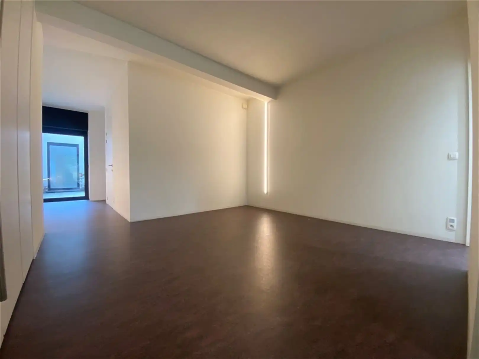 Gerenoveerd kantoor op commerciële zichtlocatie bij Zuidpark foto 11