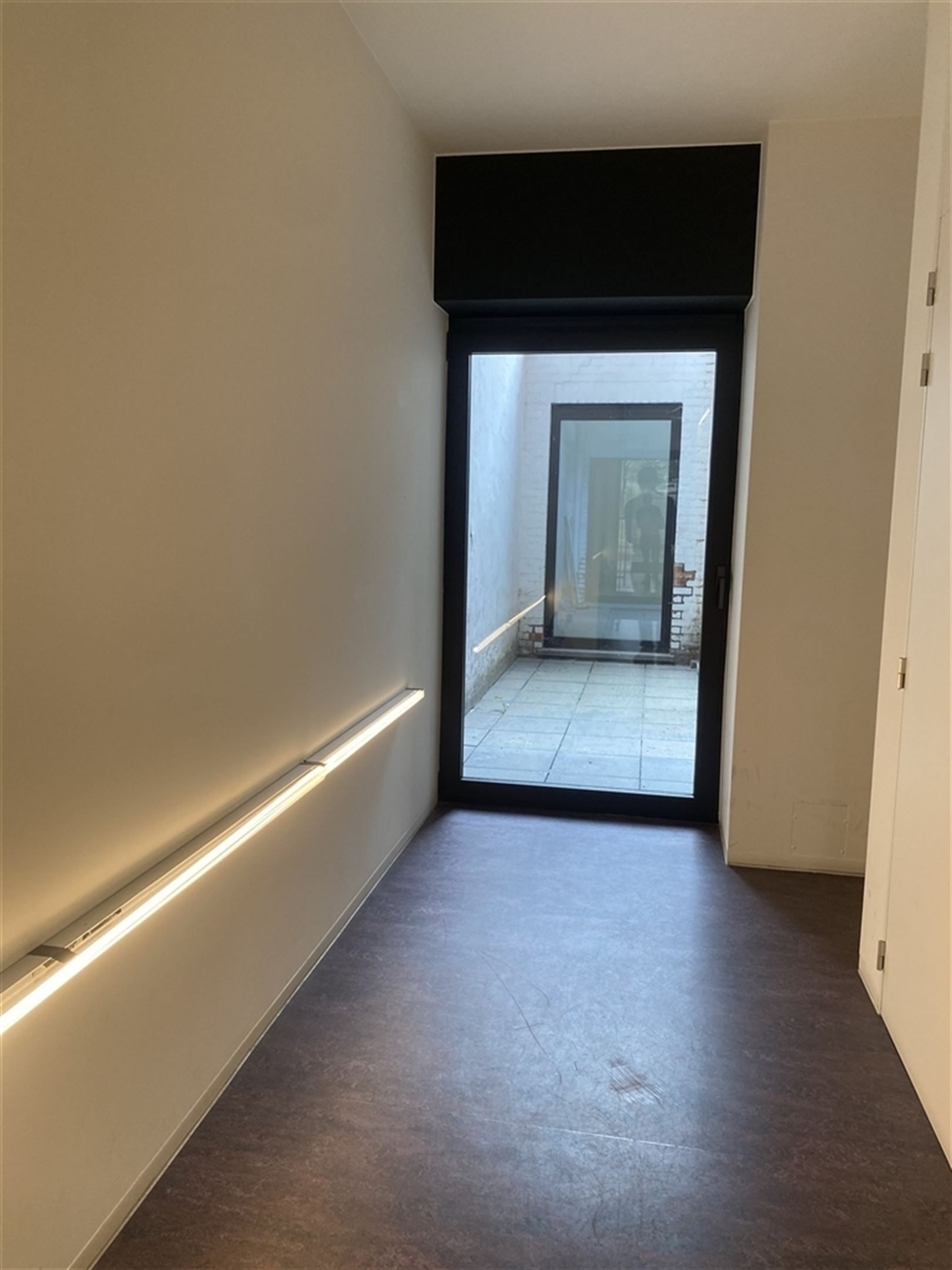 Gerenoveerd kantoor op commerciële zichtlocatie bij Zuidpark foto 11