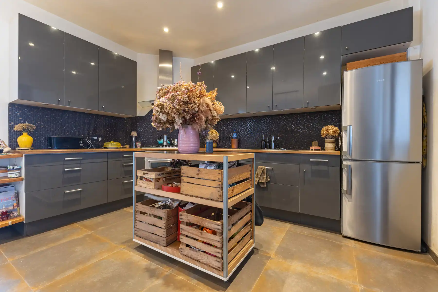 Goed gelegen woning met ruime loods foto 6