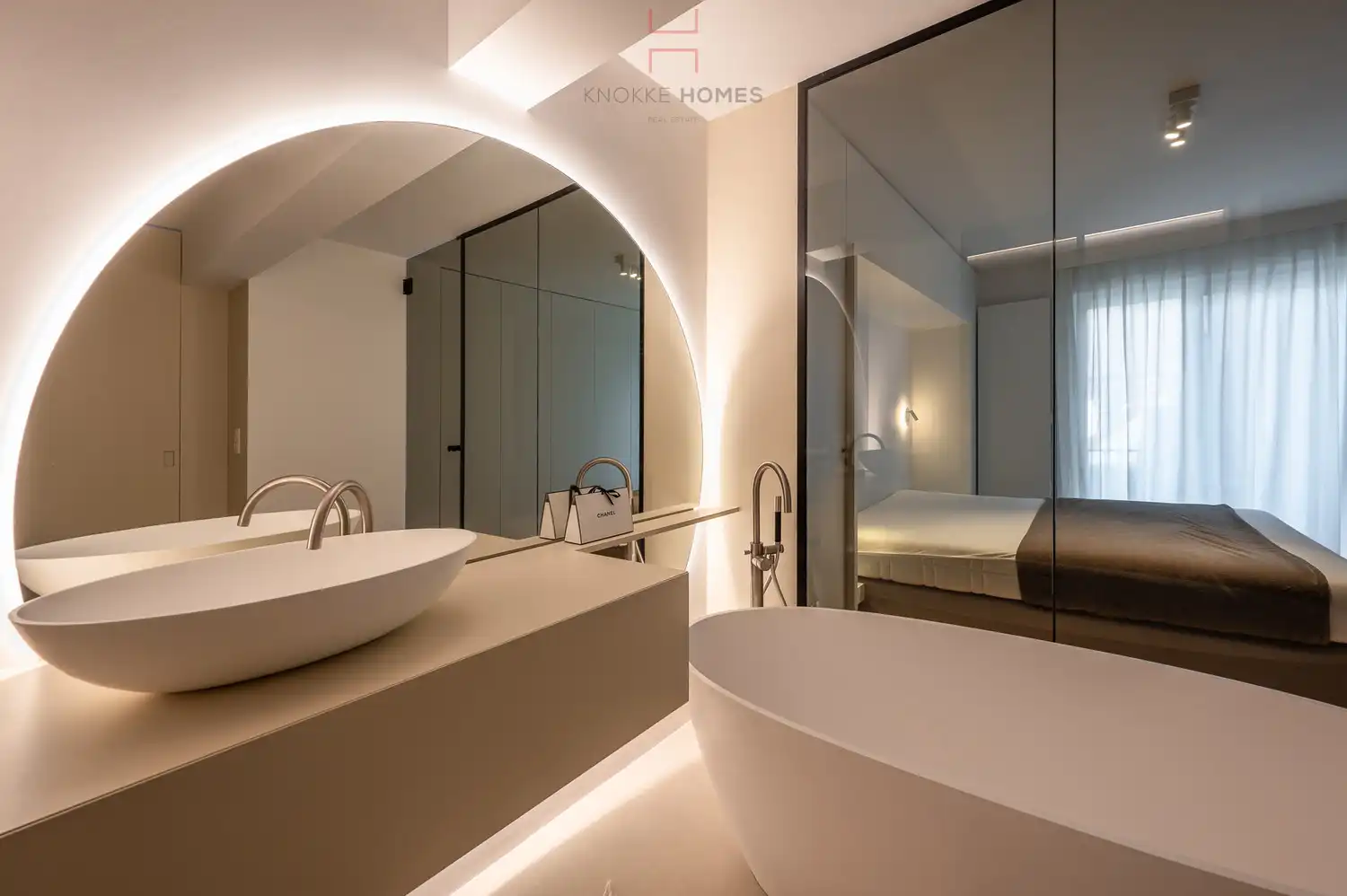 Subliem gerenoveerd appartement met zijdelings zeezicht. foto 9