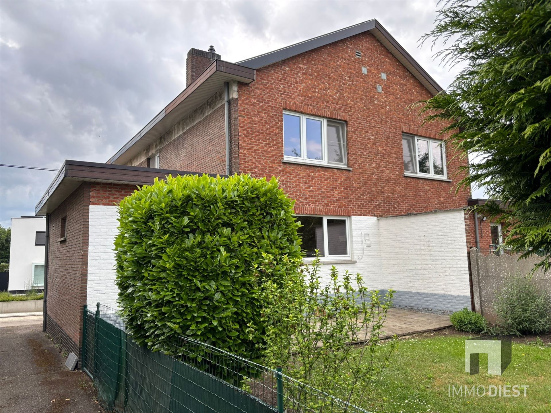 Leuke woning met tuin nabij het centrum - op te frissen foto 15