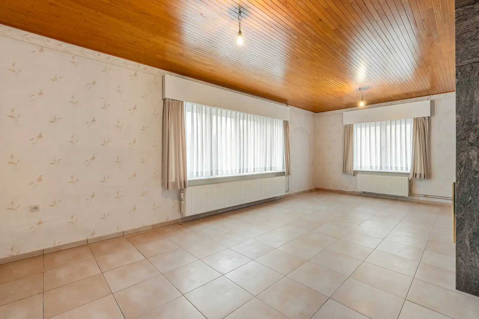 Gelijkvloerse bungalow met 2 slaapkamers, garage en riante tuin op toplocatie foto 7