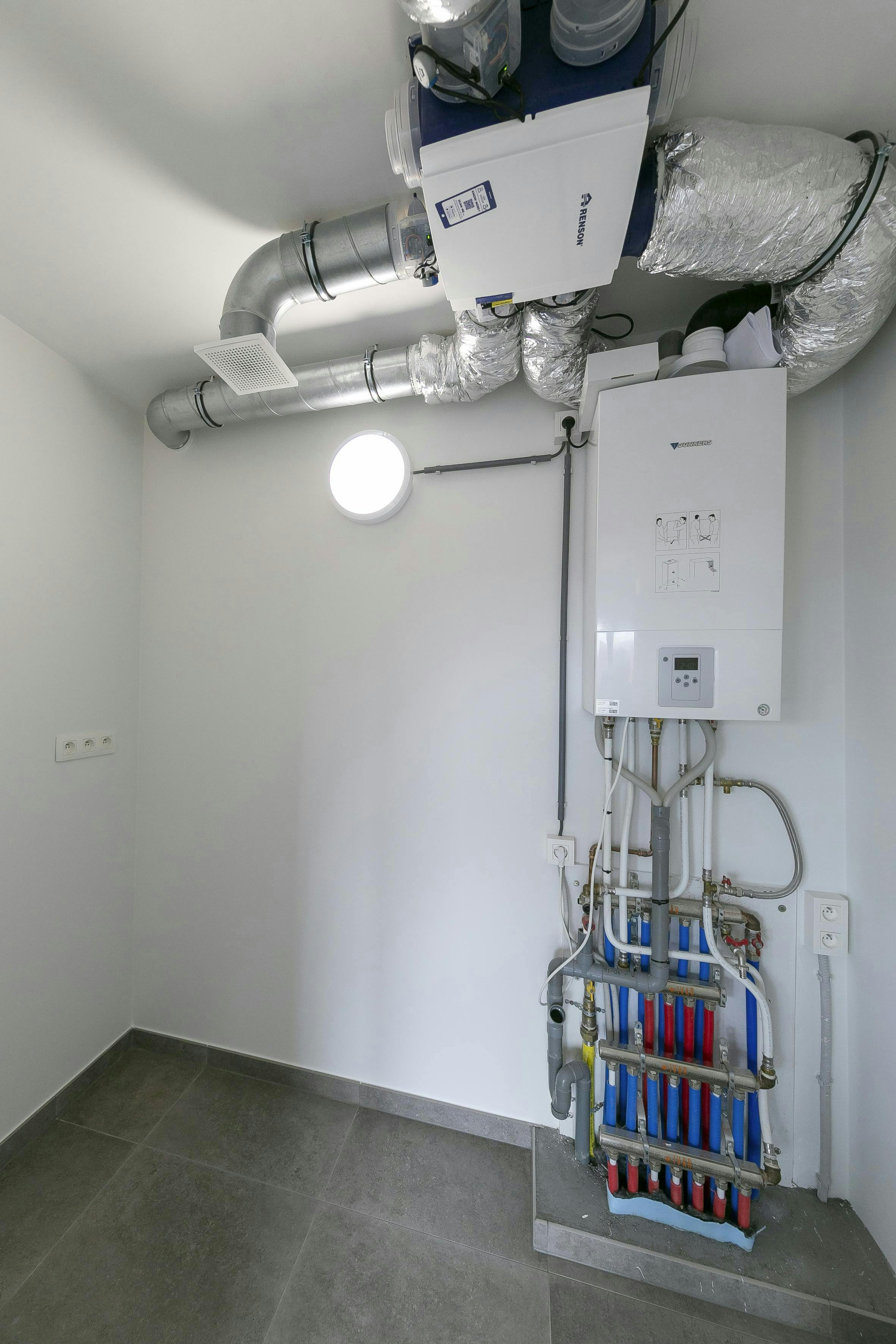 Gerenoveerd, energiezuinig appartement met 3 slaapkamers in Ieper  foto 7