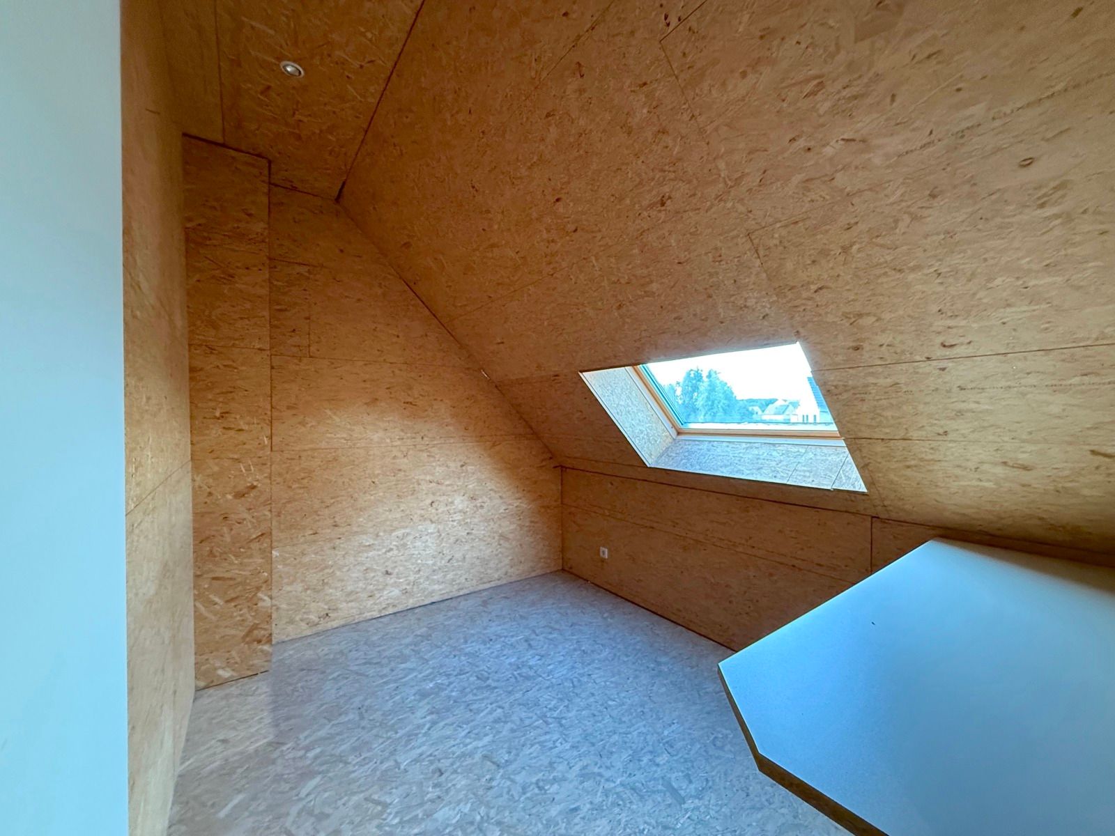 Half open woning met 4 slaapkamers, tuin en garage foto 19