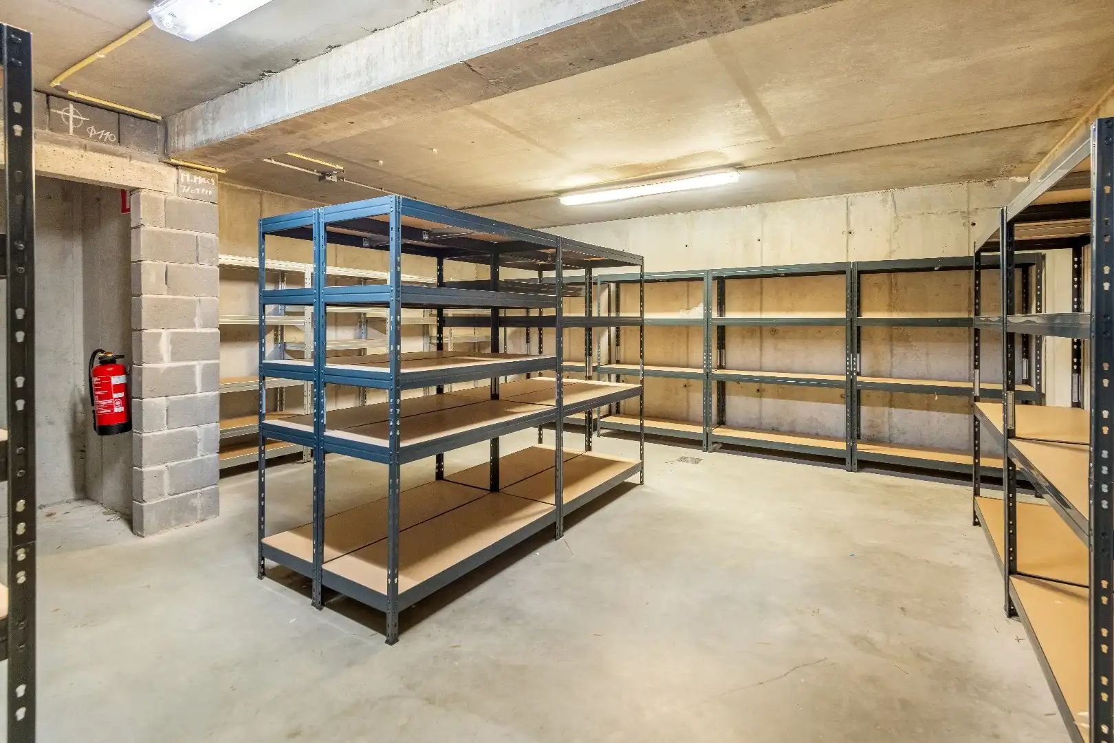 Uitstekend gelegen handelspand te huur op de Lippenslaan in Knokke, met een uitzonderlijke gevelbreedte van 12 meter. foto 14