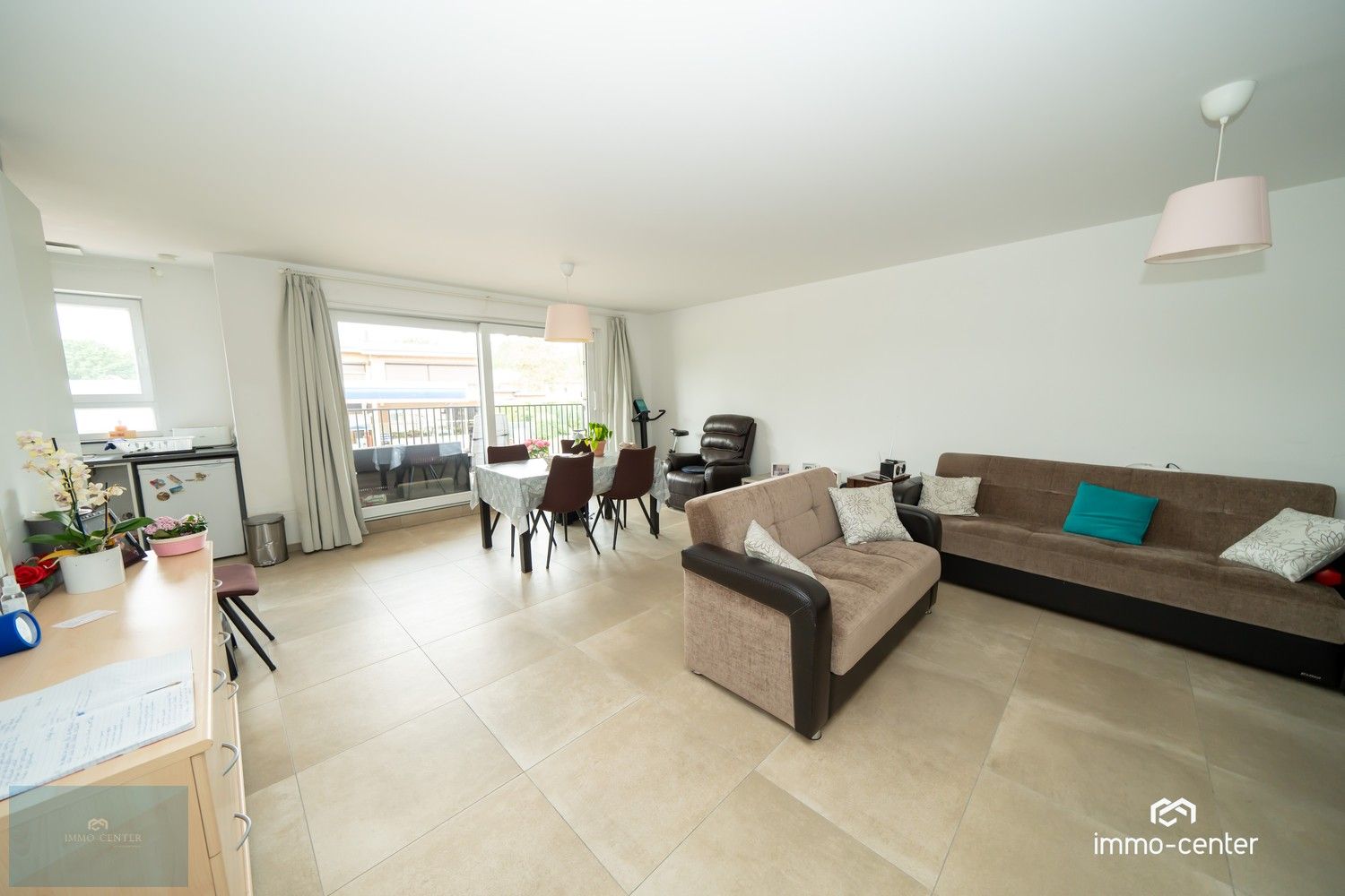 Instapklaar appartement met 2 slaapkamers, autostaanplaats, 2 terrassen in groene omgeving foto 3