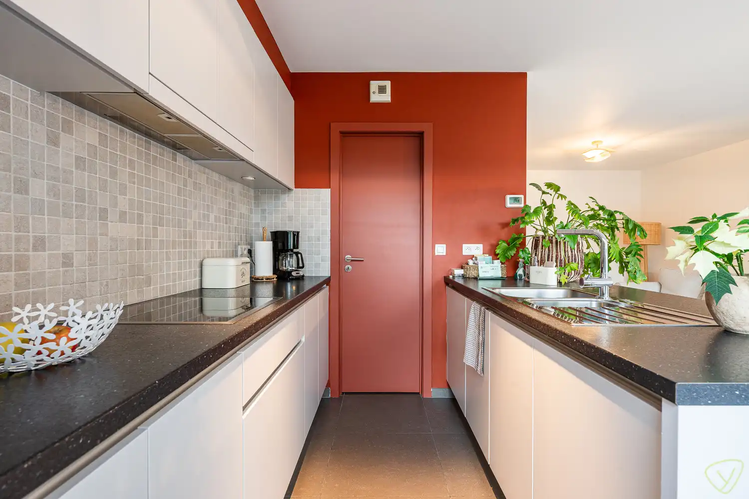 Modern en zeer goed onderhouden gelijkvloersappartement net buiten het centrum! foto 8