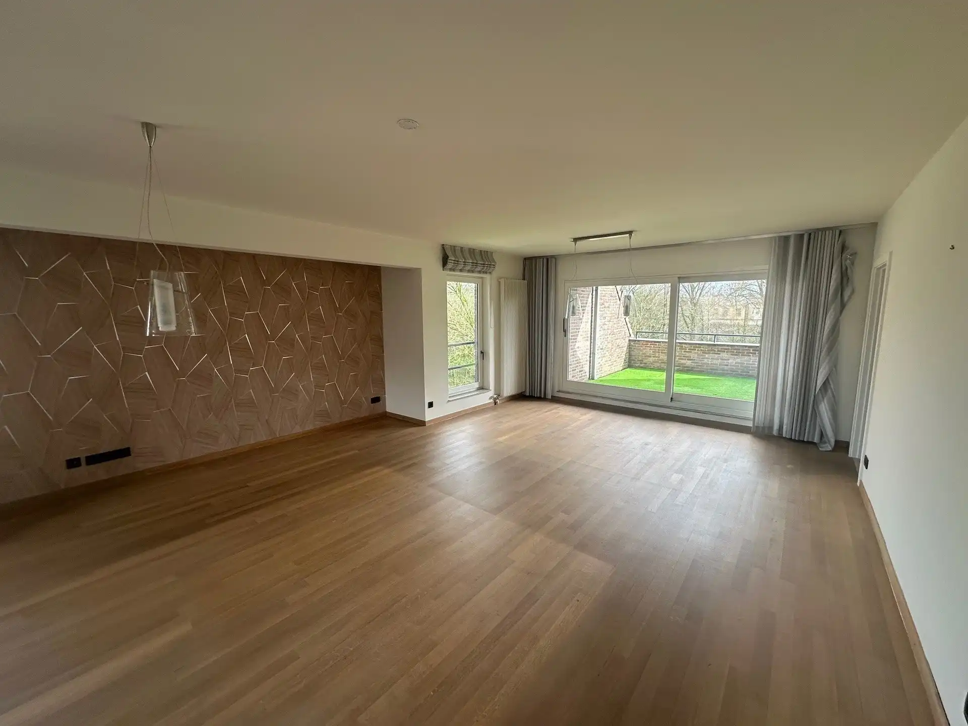 Ruim duplex-appartement met 3 slaapkamers en 2 autostaanplaatsen foto 3