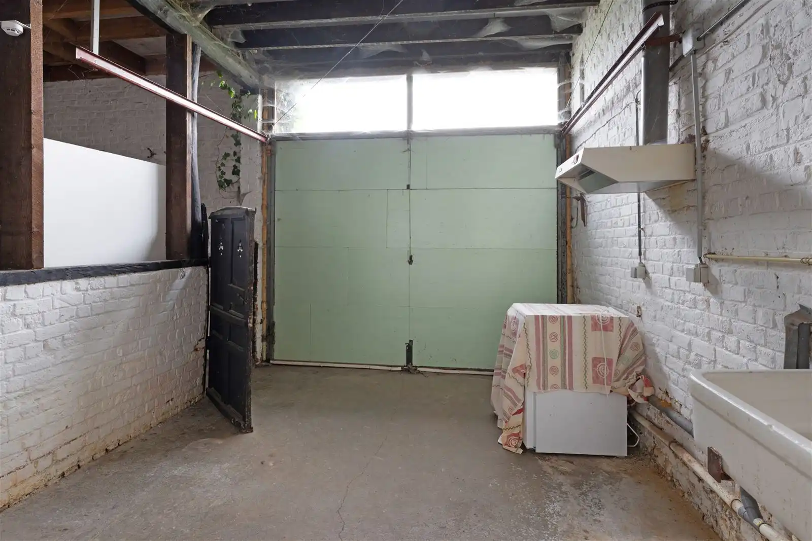 Prachtig gelegen te renoveren  Hoeve woning met stallingen en weides foto 25