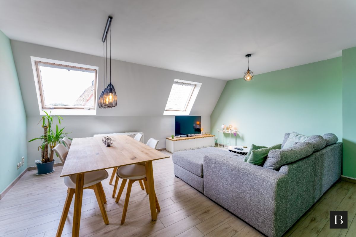 Hedendaags duplex appartement nabij het strand foto {{pictureIndex}}