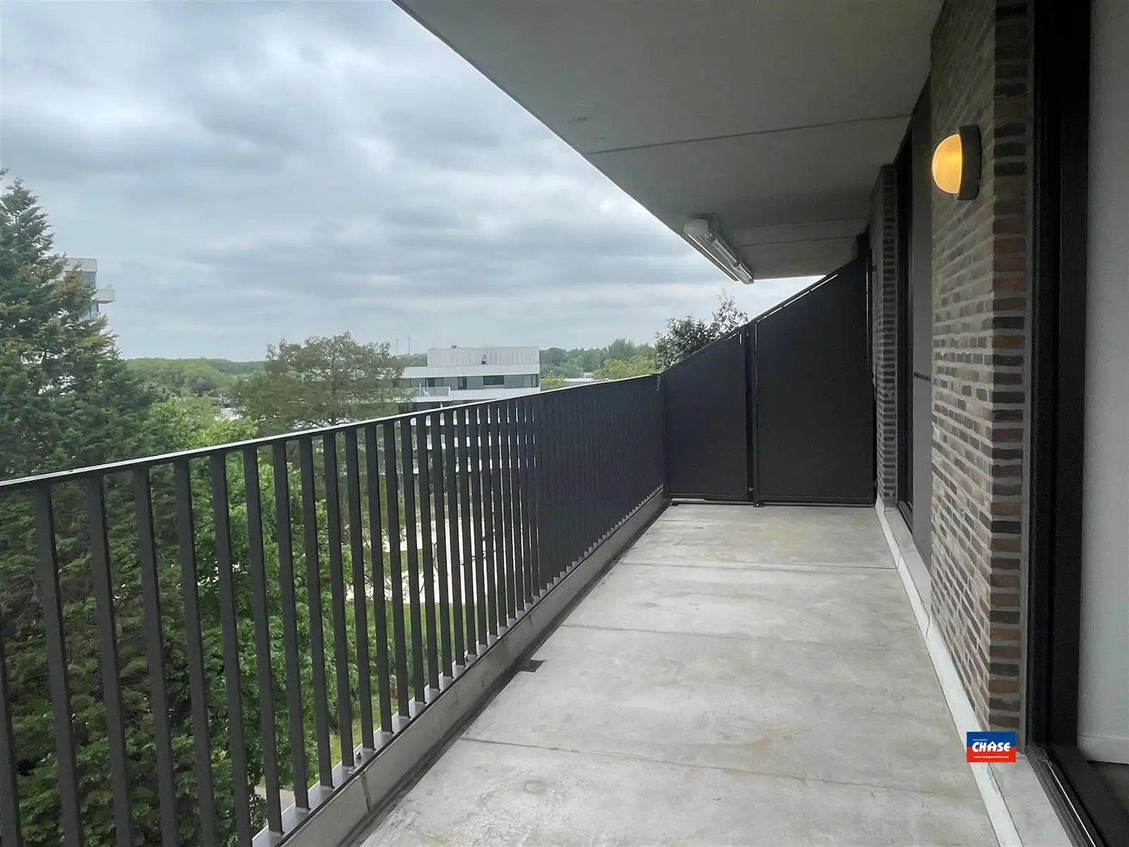 Knap nieuwbouwappartement met 2 slaapkamers, groot terras met prachtig uitzicht en ondergrondse autostaanplaats foto 9