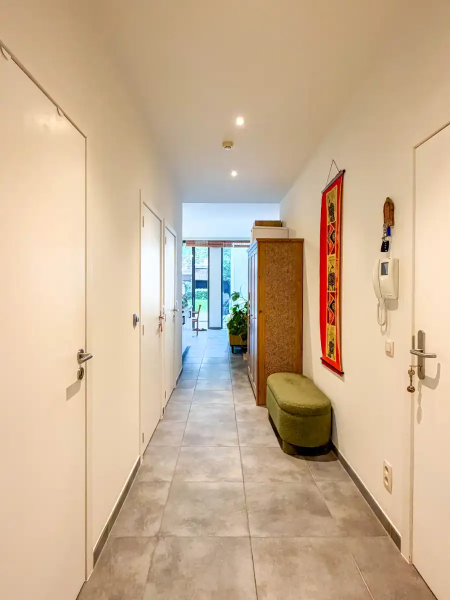 2 slaapkamer appartement (gelijkvloers) met grote tuin en grote garage vlakbij Sint-Pietersstation foto 5