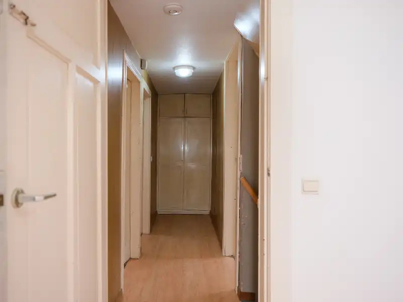 Moorslede-centrum. Gezellige te renoveren rijwoning met koer als starter of als investering. 4 slaapkamers.  Te koop via het opbod systeem van COVAST. foto 15