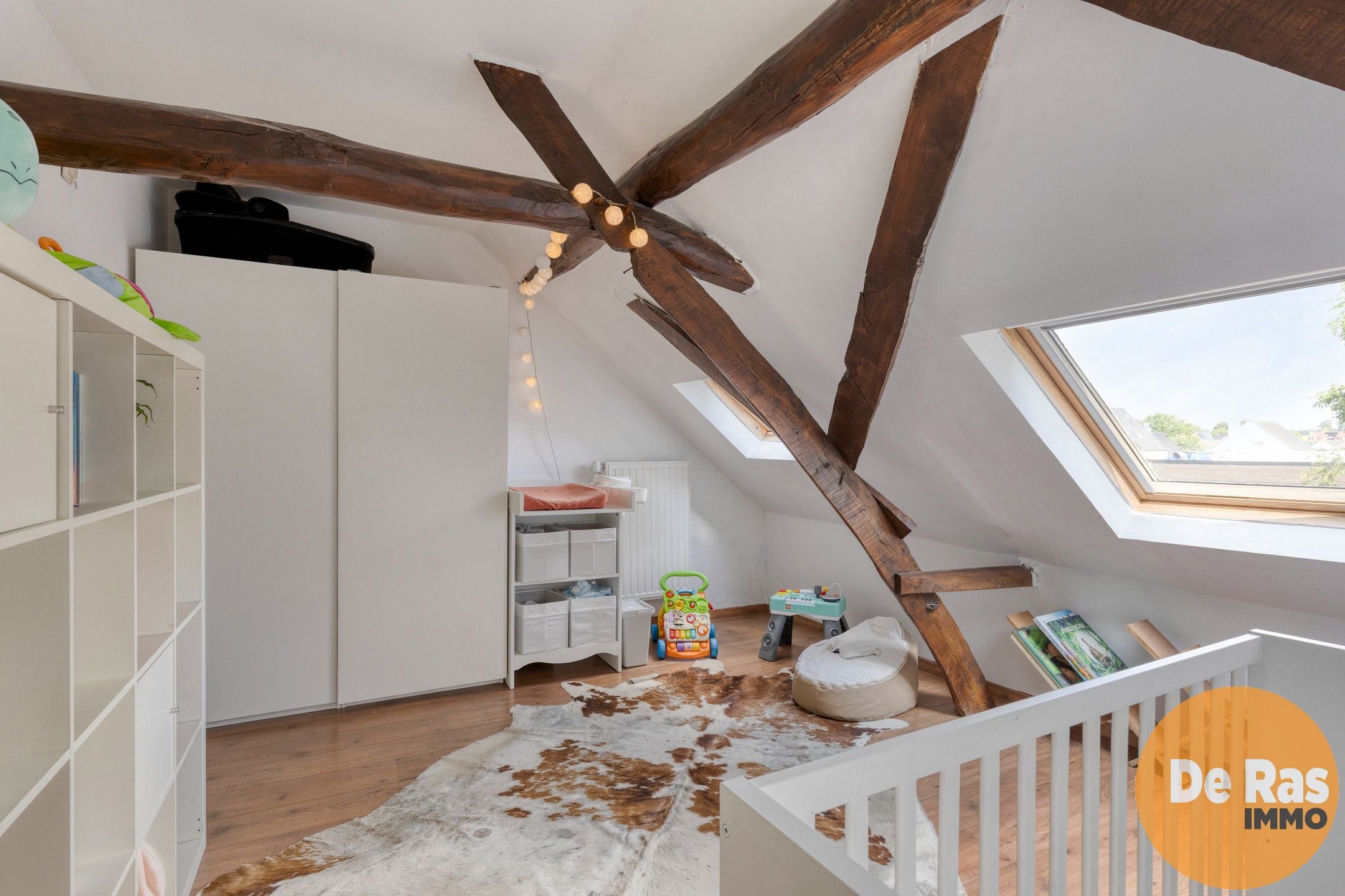 BURST - Instapklare woning met bijgebouw en ruime tuin foto 17