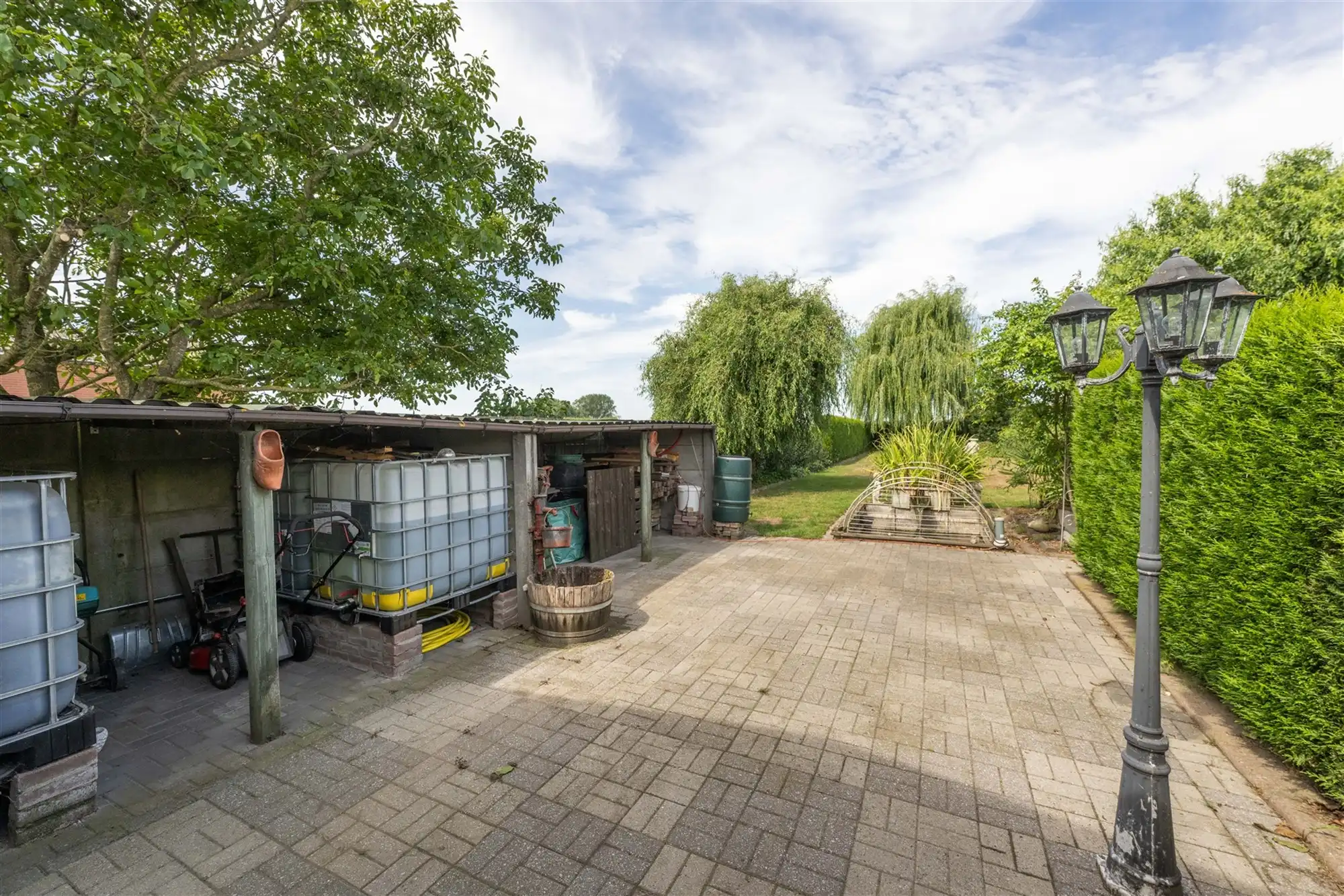 Woning met loods foto 23