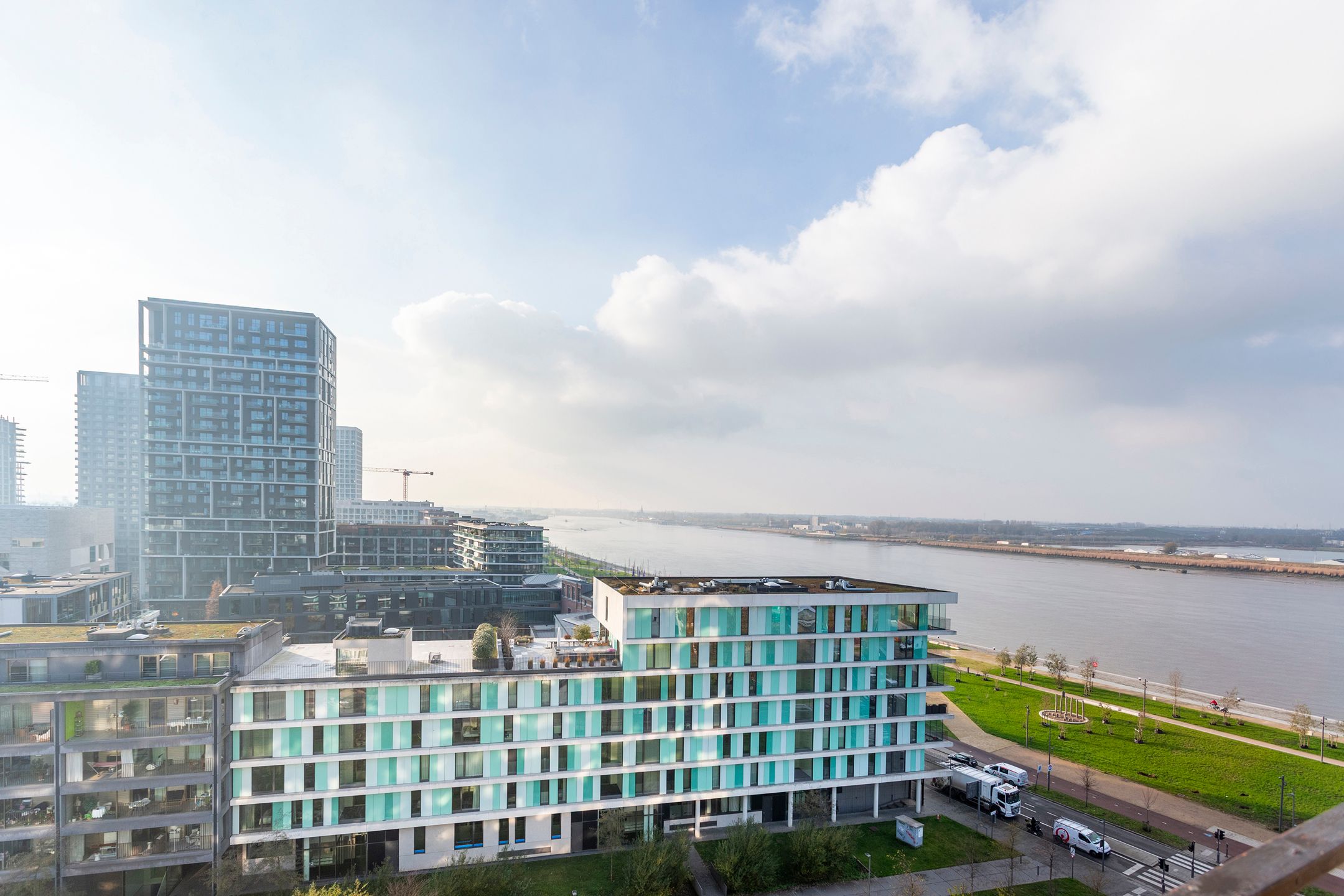 Lichtrijk appartement ca 88 m² op het Zuid met waterzicht  foto 4