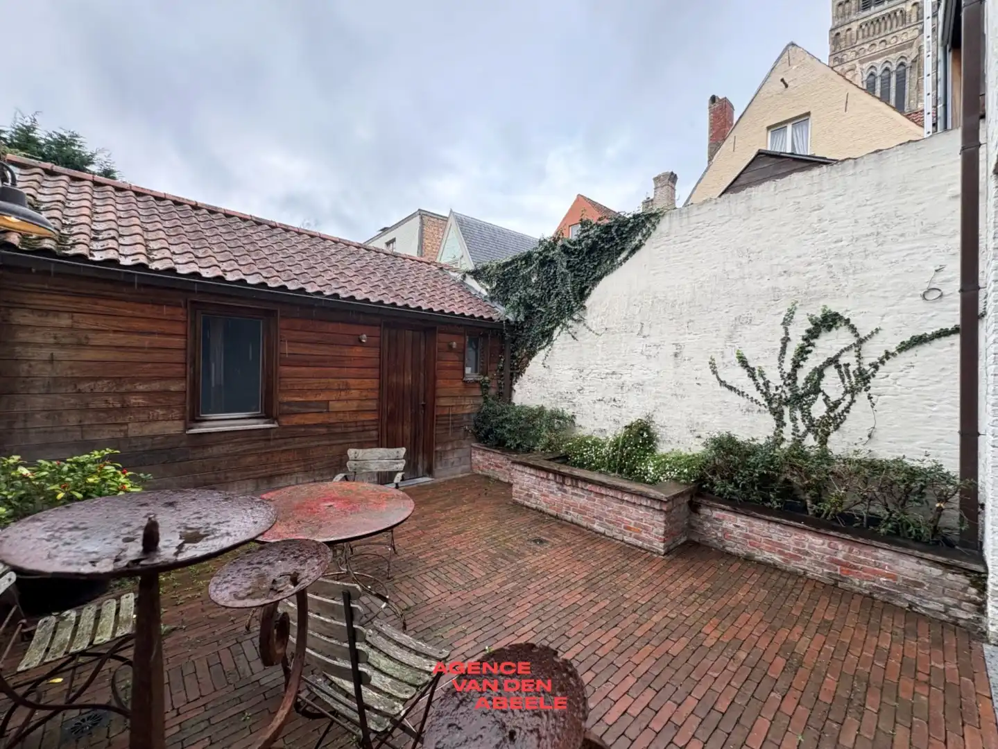 Woning met stadskoer foto 12