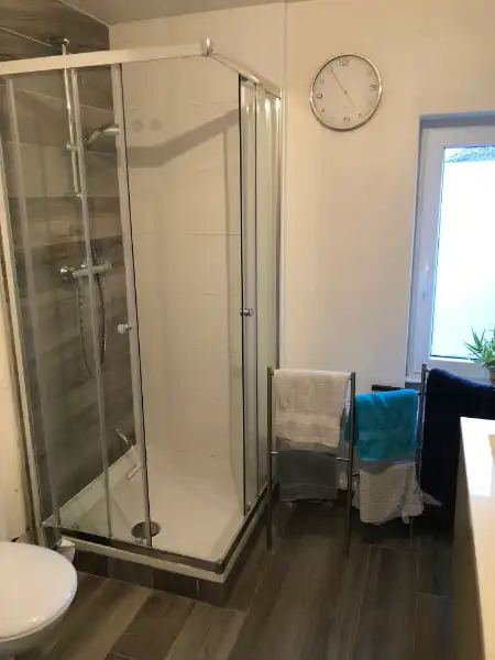 Volledig gerenoveerde woning met 3 slaapkamers en ruime privé-tuin. foto 12