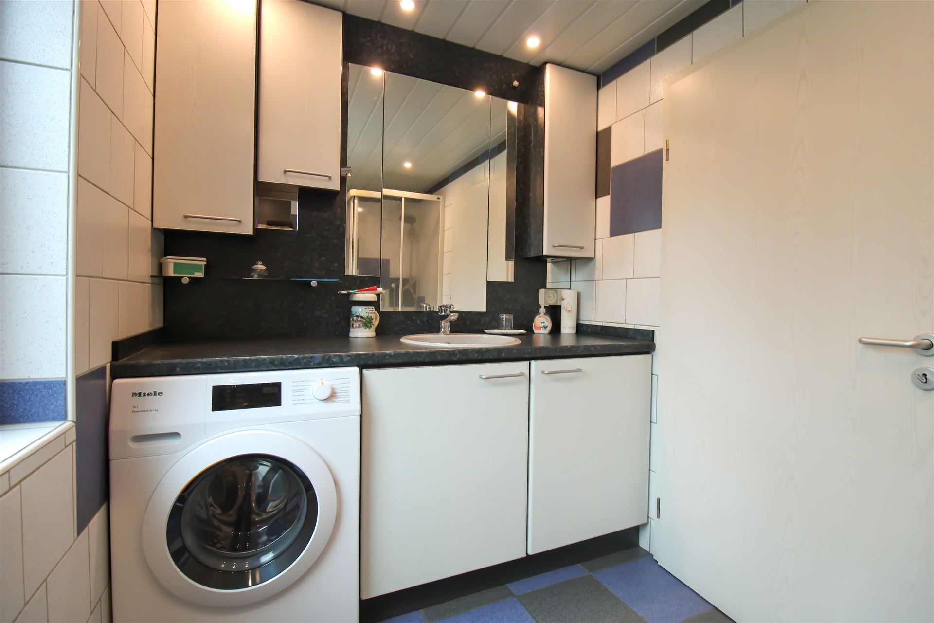 Grotestraat 332/2 – genieten van comfort, sauna, ruime inpandige garage, prachtig aangelegde tuin en een uniek uitzicht over de Maas! foto 20