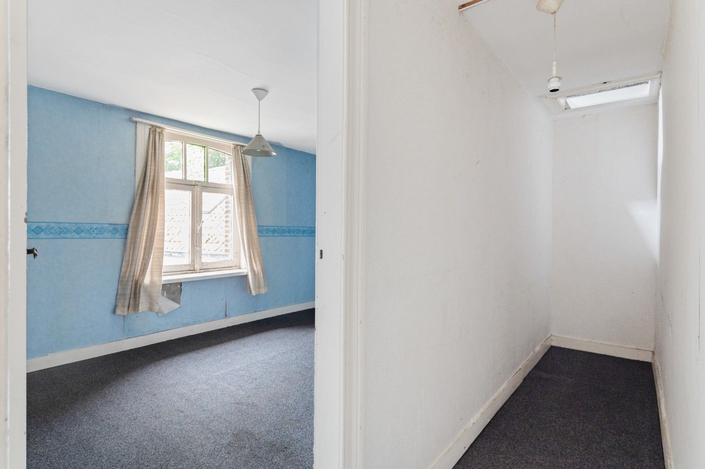 Charmante, te renoveren woning met 2 slpk. en tuin foto 13