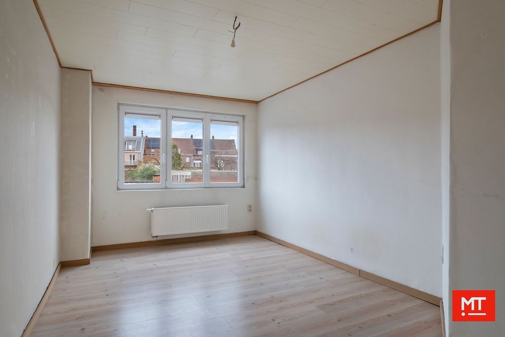 Op te frissen woning met 3 slaapkamers, stadskoer en dubbele garage in het centrum van Roeselare foto 9