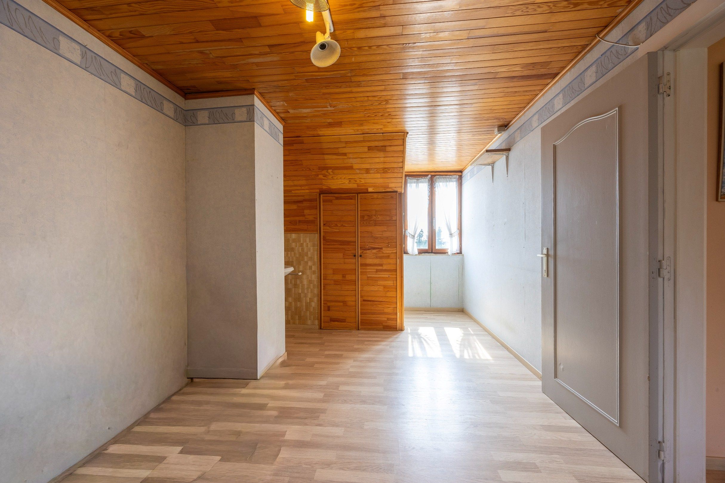 HALFOPEN WONING MET TUIN EN GARAGE foto 7