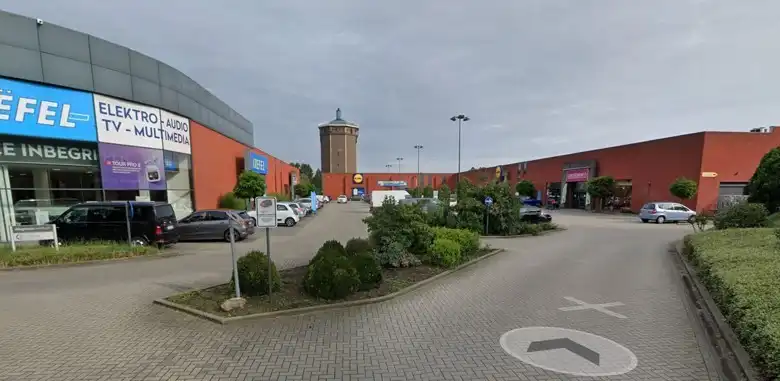 Commercieel gebouw van 1.826 m² te huur op sterke retaillocatie met Sports Direct, Krëfel en Lidl foto {{pictureIndex}}