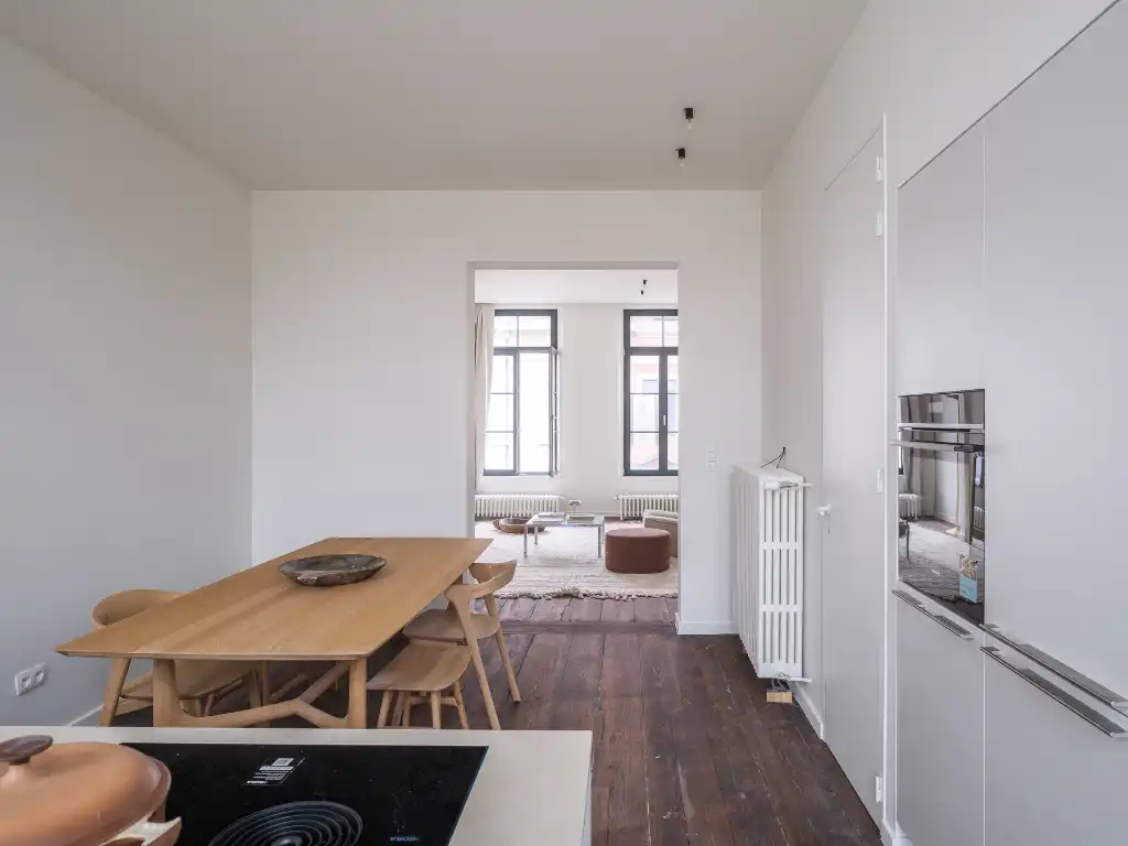 Gerenoveerd tweeslaapkamerappartement met zonnig terras in een voormalige herenwoning, nabij het historisch centrum van Gent. foto 8