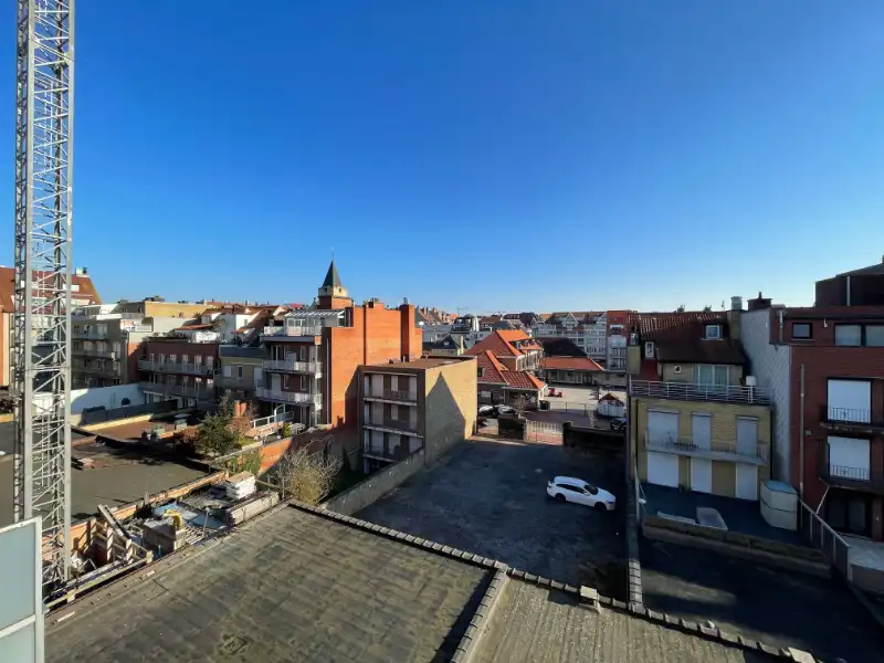 Zonnige studio centraal gelegen te Knokke (tussen Dumortierlaan en Zoutelaan) foto 9