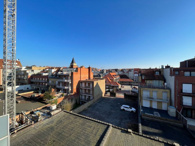 Zonnige studio centraal gelegen te Knokke (tussen Dumortierlaan en Zoutelaan) foto 9