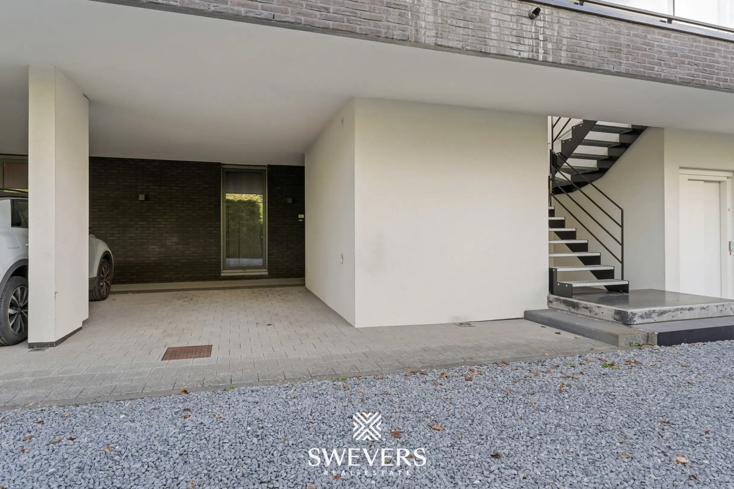 Instapklaar appartement met ruim terras en twee autostaanplaatsen in doodlopende straat foto 23